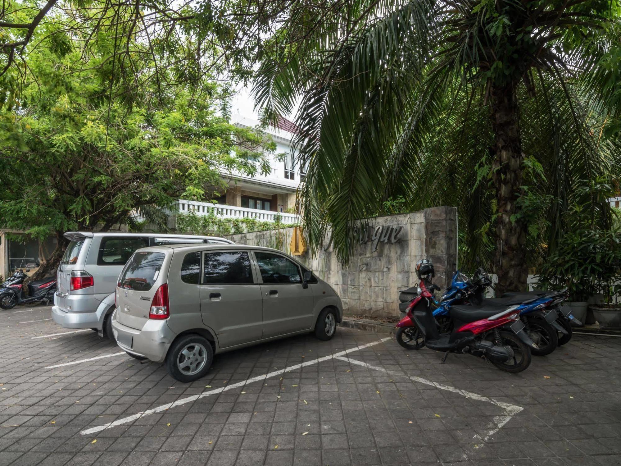 Bali Mystique Hotel & Apartment Семіньяк Екстер'єр фото